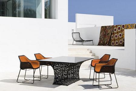 muebles de exteriores de Patricia Urquiola para la terraza y el jardín